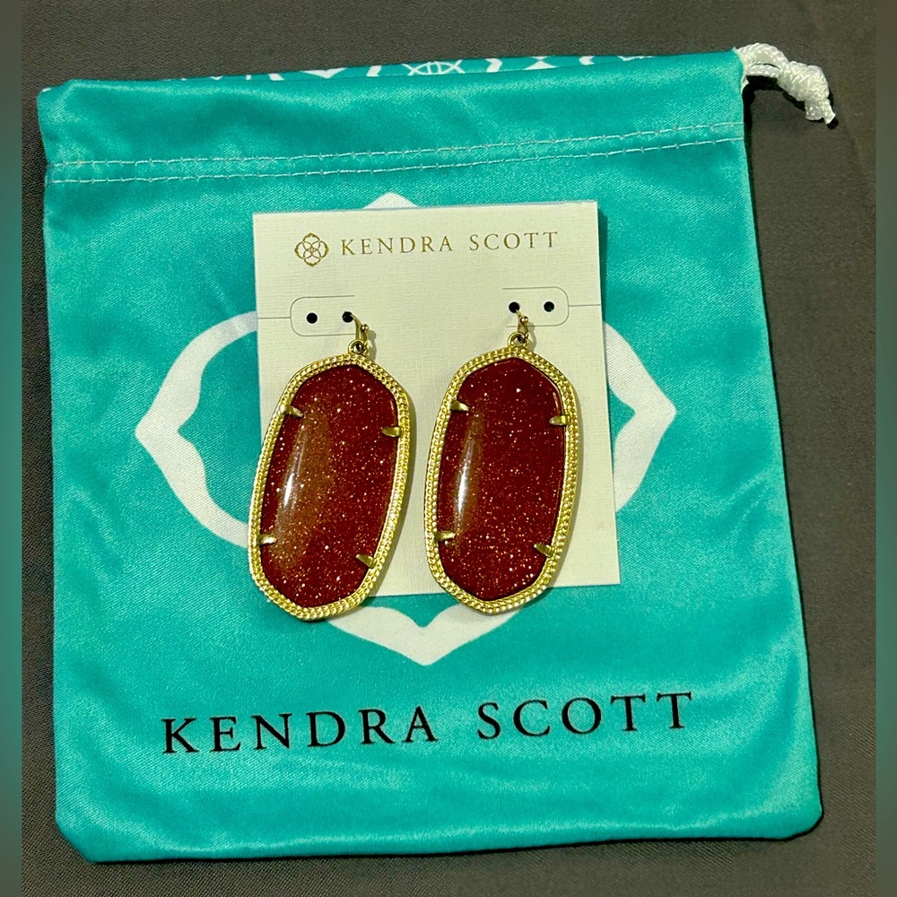 Kendra Scott Elle Earrings. Copper sparkle set in Gold
